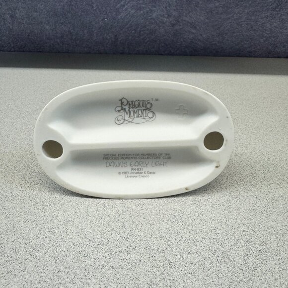 Precious Moments Figurine "Grandma's Prayer" 1986 Collectors Club Special Editio - Picture 5 of 5